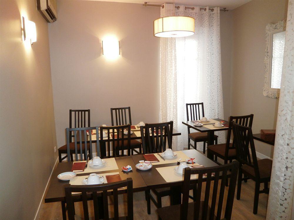 Hotel Carolina Кан Екстериор снимка