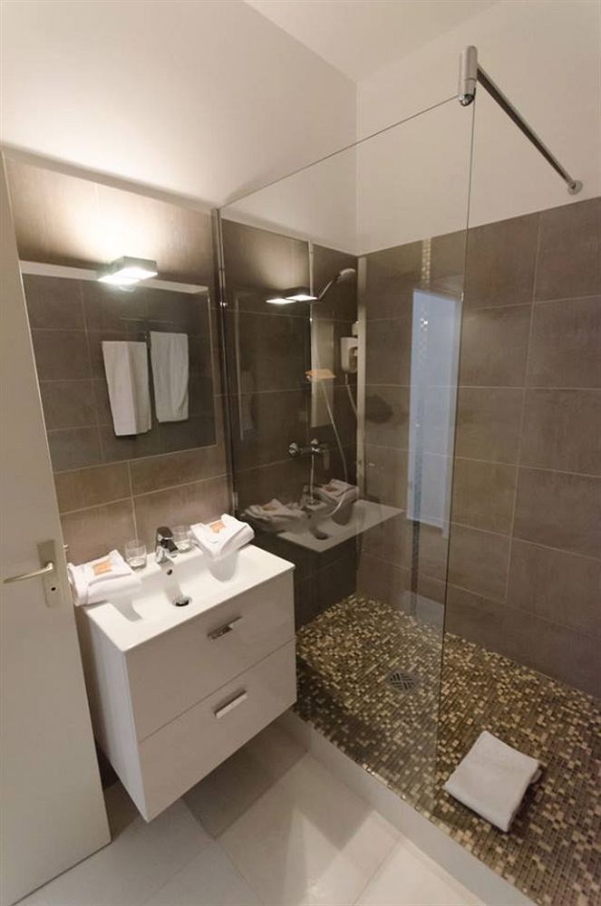 Hotel Carolina Кан Екстериор снимка