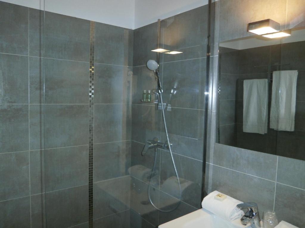 Hotel Carolina Кан Екстериор снимка