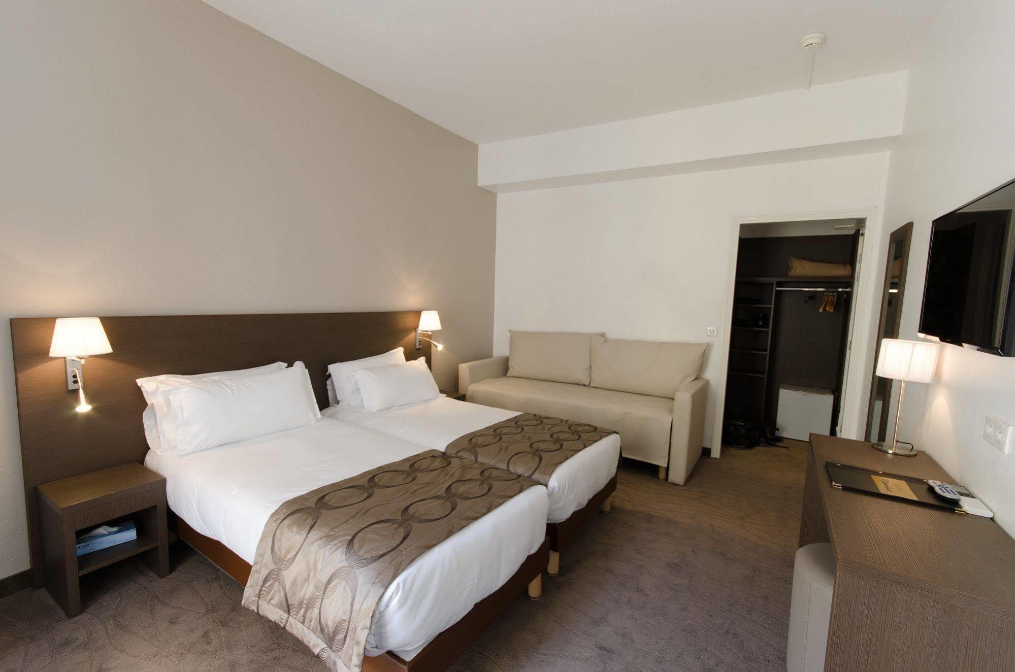Hotel Carolina Кан Екстериор снимка