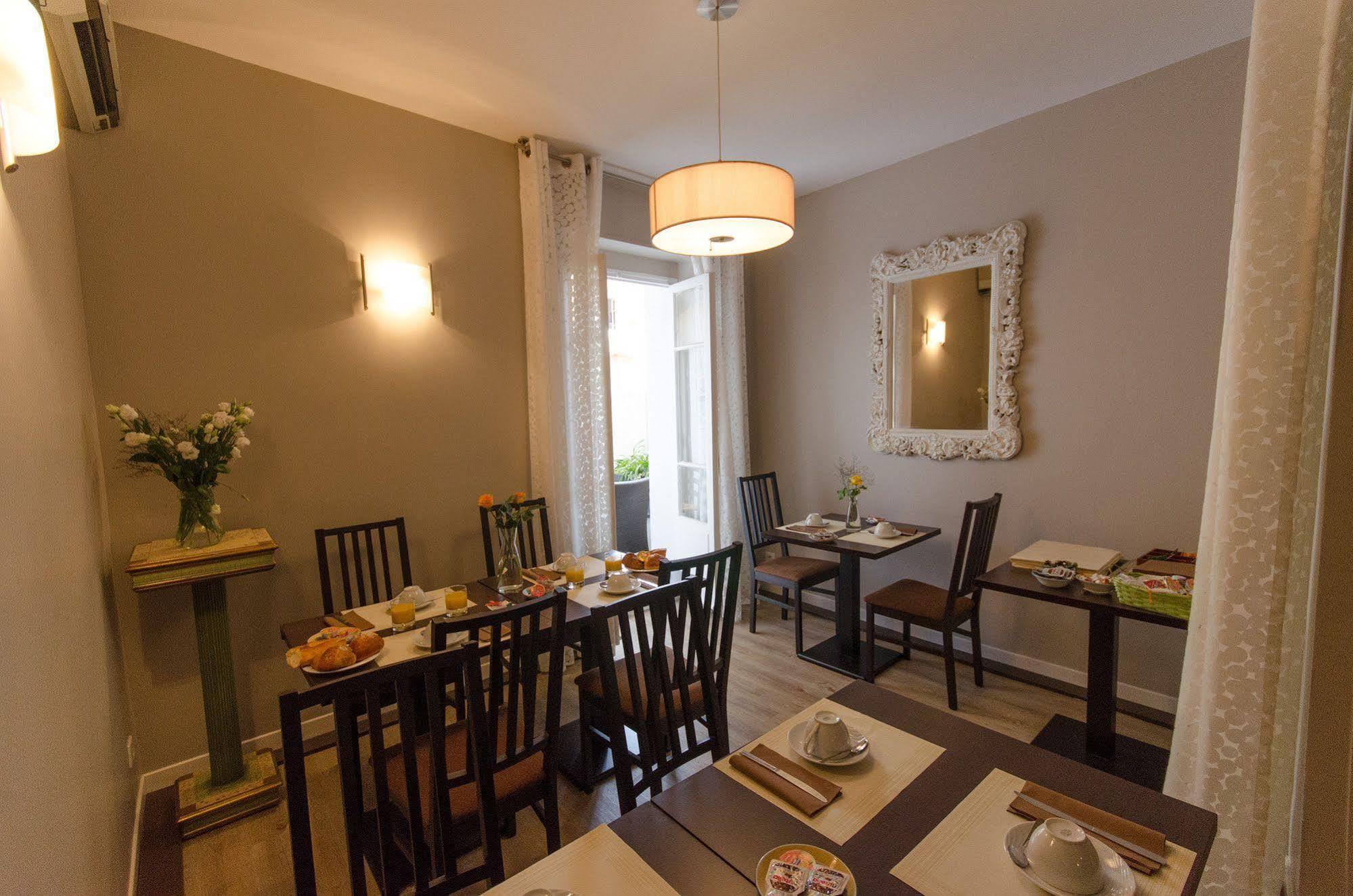 Hotel Carolina Кан Екстериор снимка