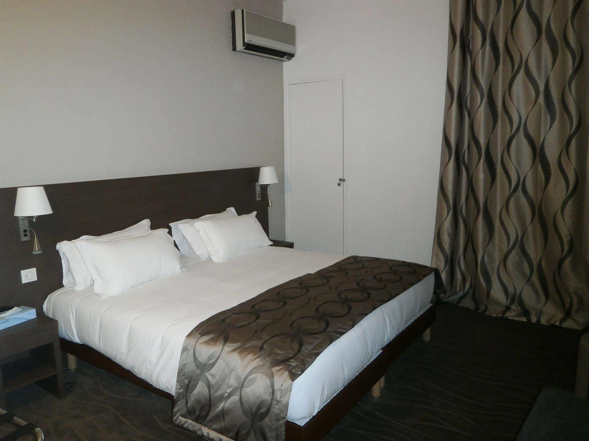 Hotel Carolina Кан Екстериор снимка