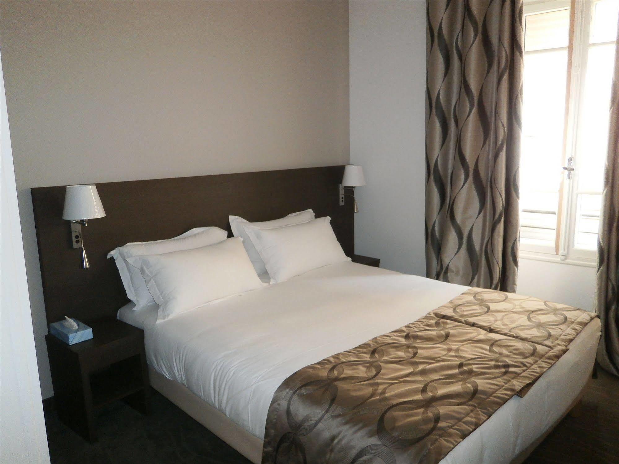 Hotel Carolina Кан Екстериор снимка