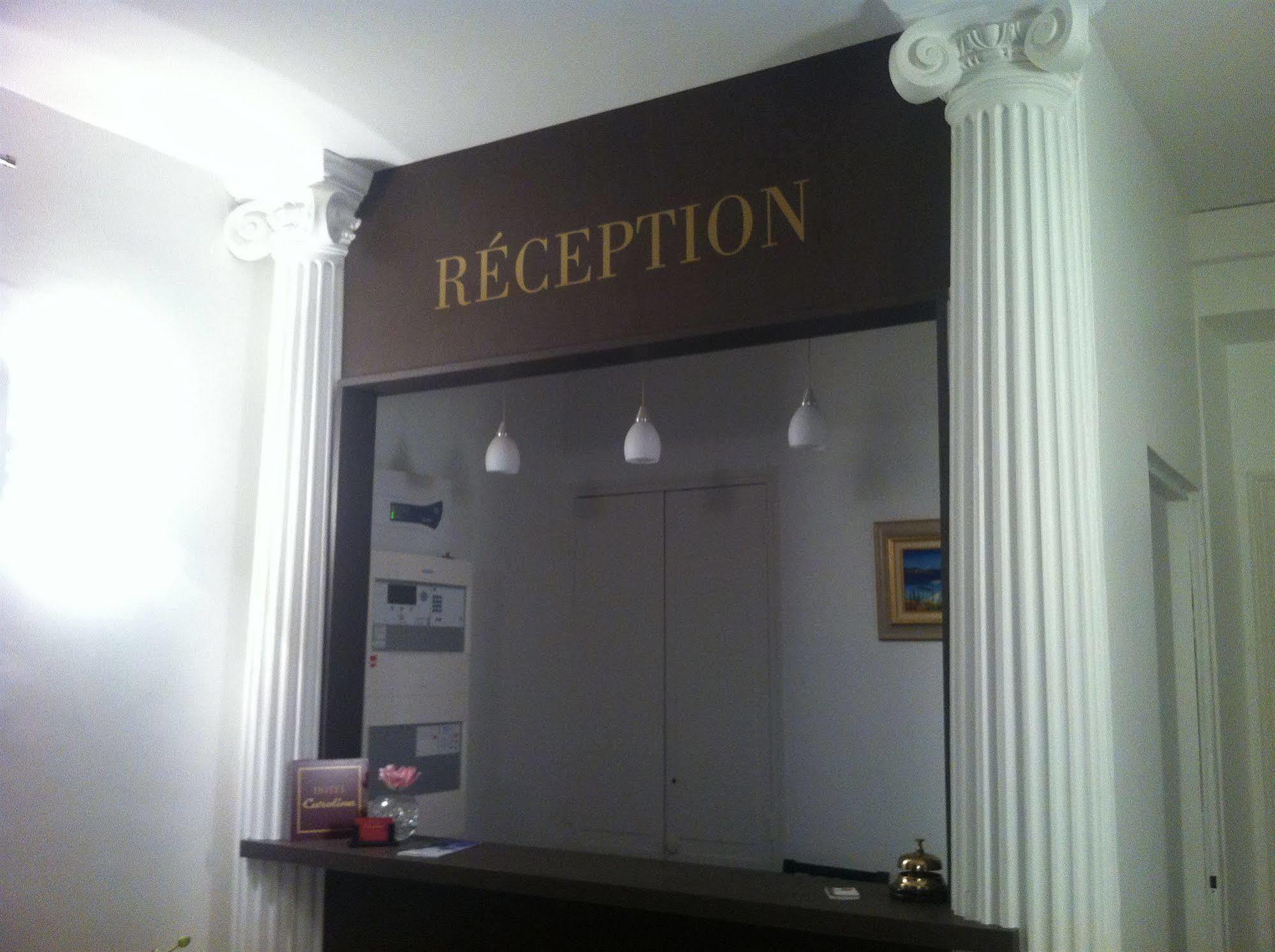 Hotel Carolina Кан Екстериор снимка