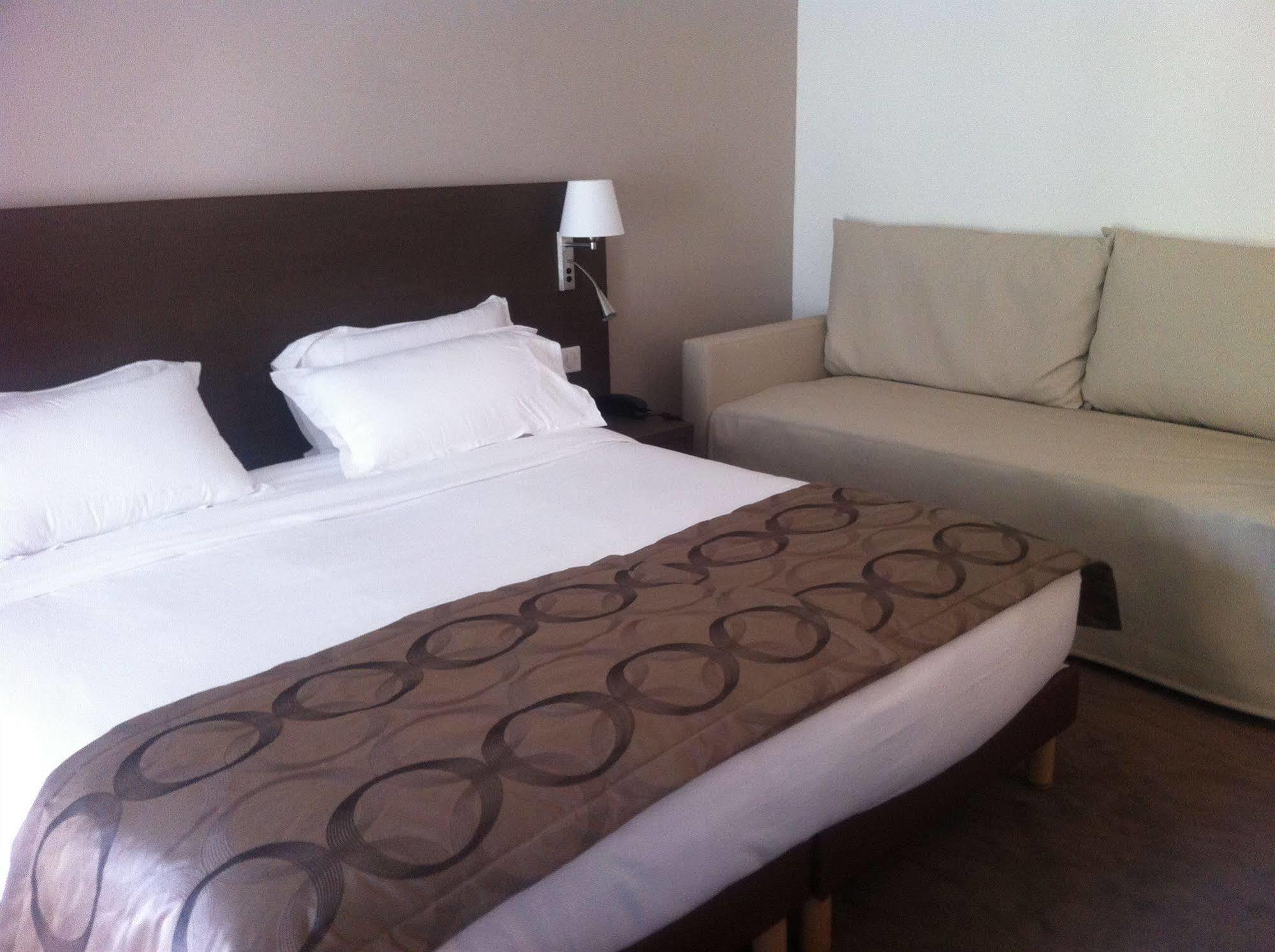 Hotel Carolina Кан Екстериор снимка
